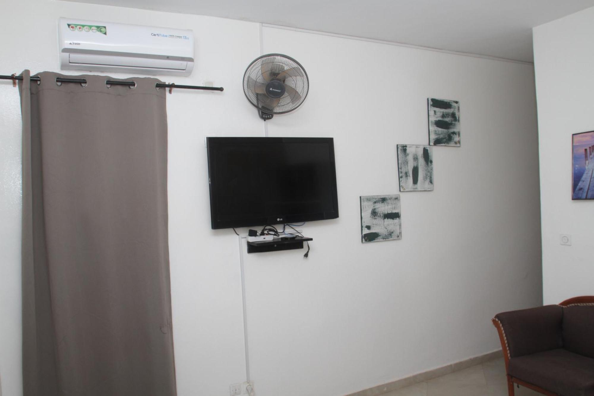 " Le Nid Douillet ", Un Fabuleux Studio, Calme, Cosy Et Bien Climatise Au Centre De Saly Exterior foto